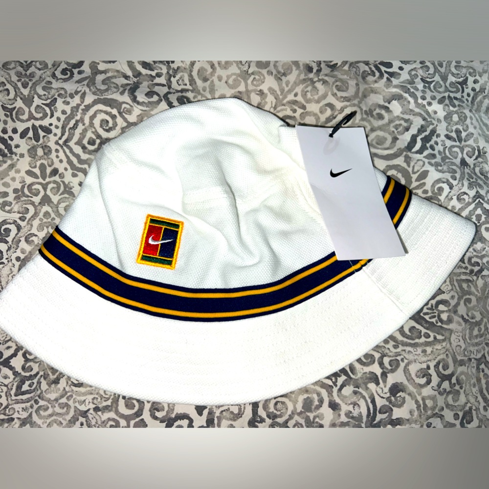 NWT Nike Tennis Bucket Hat White S/M Unisex
